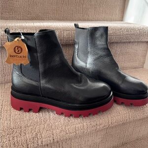 Women NEW BERTUCHI Made In Spain Black Leather Lug Sole Chelsea Boots US…